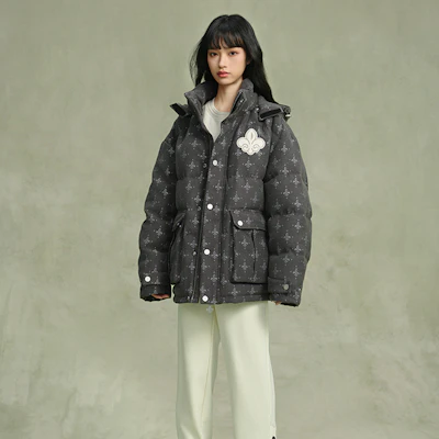 Palladium Monogram印花紫羅蘭羽絨連帽長外套(男女適用)。 108858 3