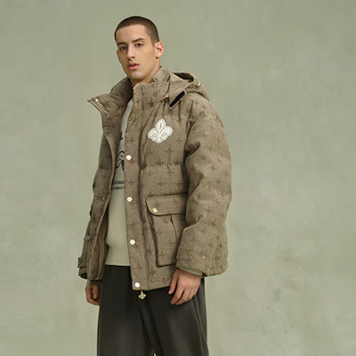 Palladium Monogram印花紫羅蘭羽絨連帽長外套(男女適用)。 108858 Details for Palladium Monogram印花紫羅蘭羽絨連帽長外套(男女適用)。 108858