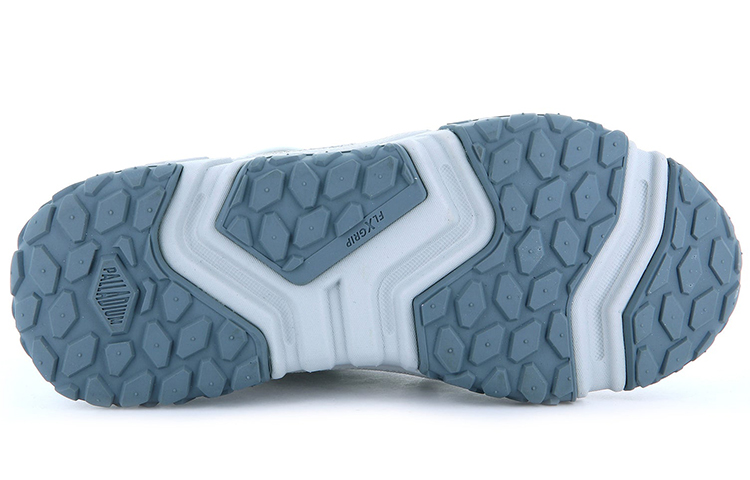 Shop Palladium Off-Grid 高帮拉链运动靴 '白灰' 77169-069-M