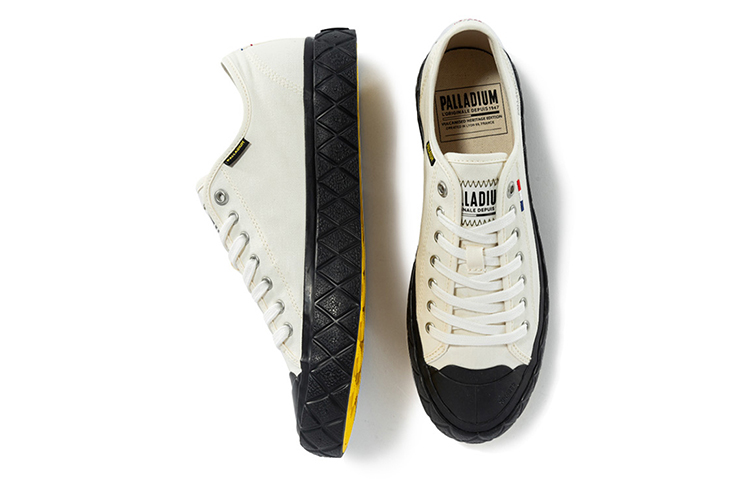 Shop Palladium Palla ACE CVS "米白帆布" 77014-051-M