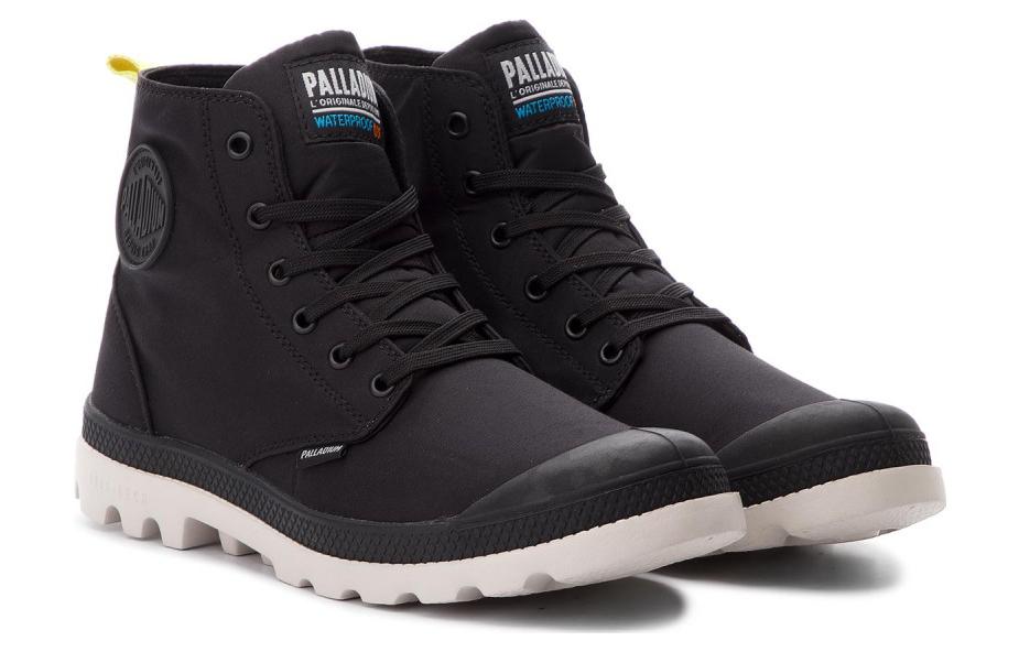 Shop Palladium 防水短款户外靴‘黑色’ 75970-038-M