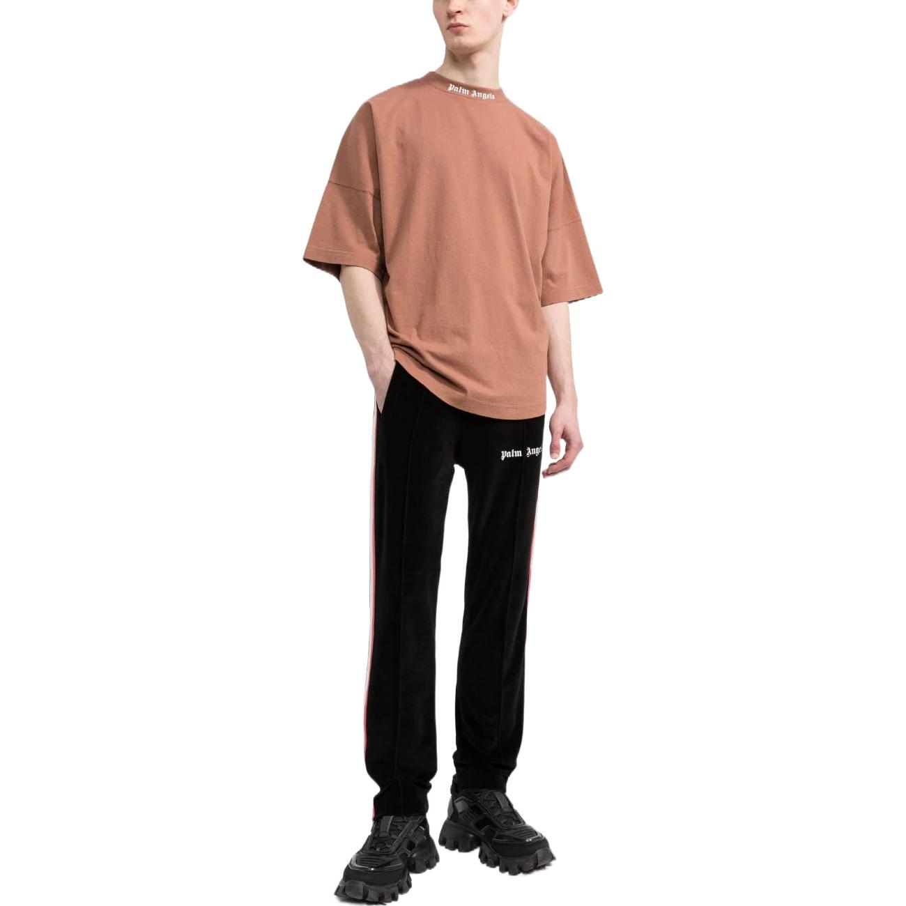 Lookbook Palm Angels Kaos Crewneck Logo Belakang Warna Brick. PMAA002S22JER0076401