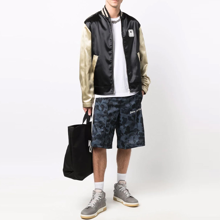 Lookbook Palm Angels Celana Pendek Camo Hitam Pinggang Elastis. PMCB011F21FAB0021001