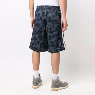Palm Angels Celana Pendek Camo Hitam Pinggang Elastis. PMCB011F21FAB0021001 Purchase Palm Angels Celana Pendek Camo Hitam Pinggang Elastis. PMCB011F21FAB0021001