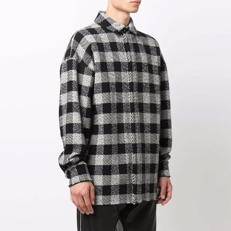 Shop パームエンジェルス ブラック チェックシャツ 長袖 バックプリント付き. PMGA079F21FAB0020305