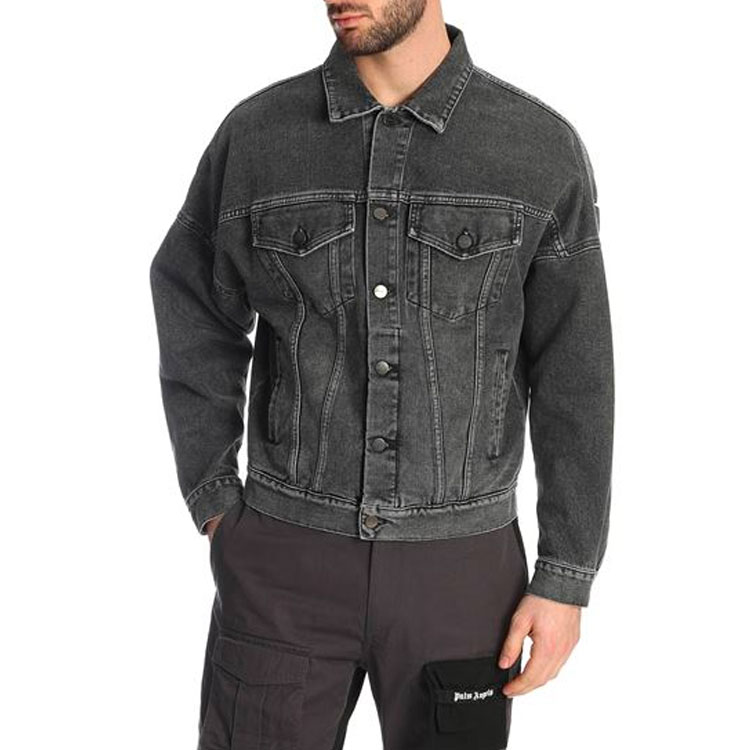 Shop PALM ANGELS 黑色印花標誌牛仔外套 PMYE006R203440037601