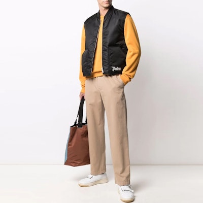 팜엔젤스 블랙 패딩 조끼 지퍼 및 프린트 디자인. PMEA062F21FAB0011001 Lookbook 팜엔젤스 블랙 패딩 조끼 지퍼 및 프린트 디자인. PMEA062F21FAB0011001