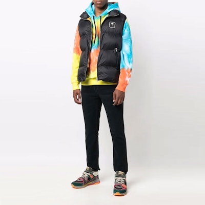 Palm Angels 黑色無袖羽絨背心 前標誌貼片款 PMEA171F21FAB0011001 Lookbook Palm Angels 黑色無袖羽絨背心 前標誌貼片款 PMEA171F21FAB0011001