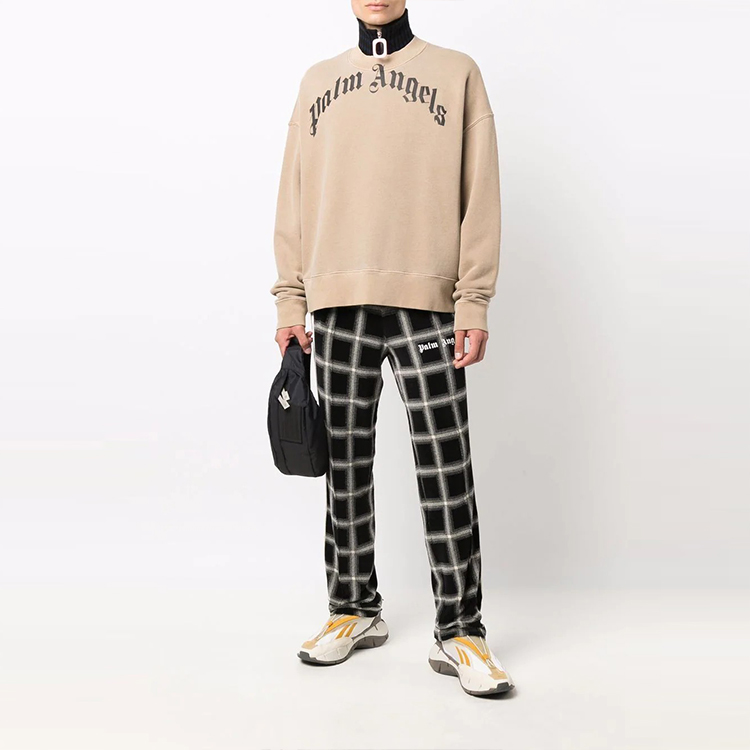 Shop PALM ANGELS FW21 拱形標誌棕色圓領長袖男士衛衣 PMBA026F21FLE0046110