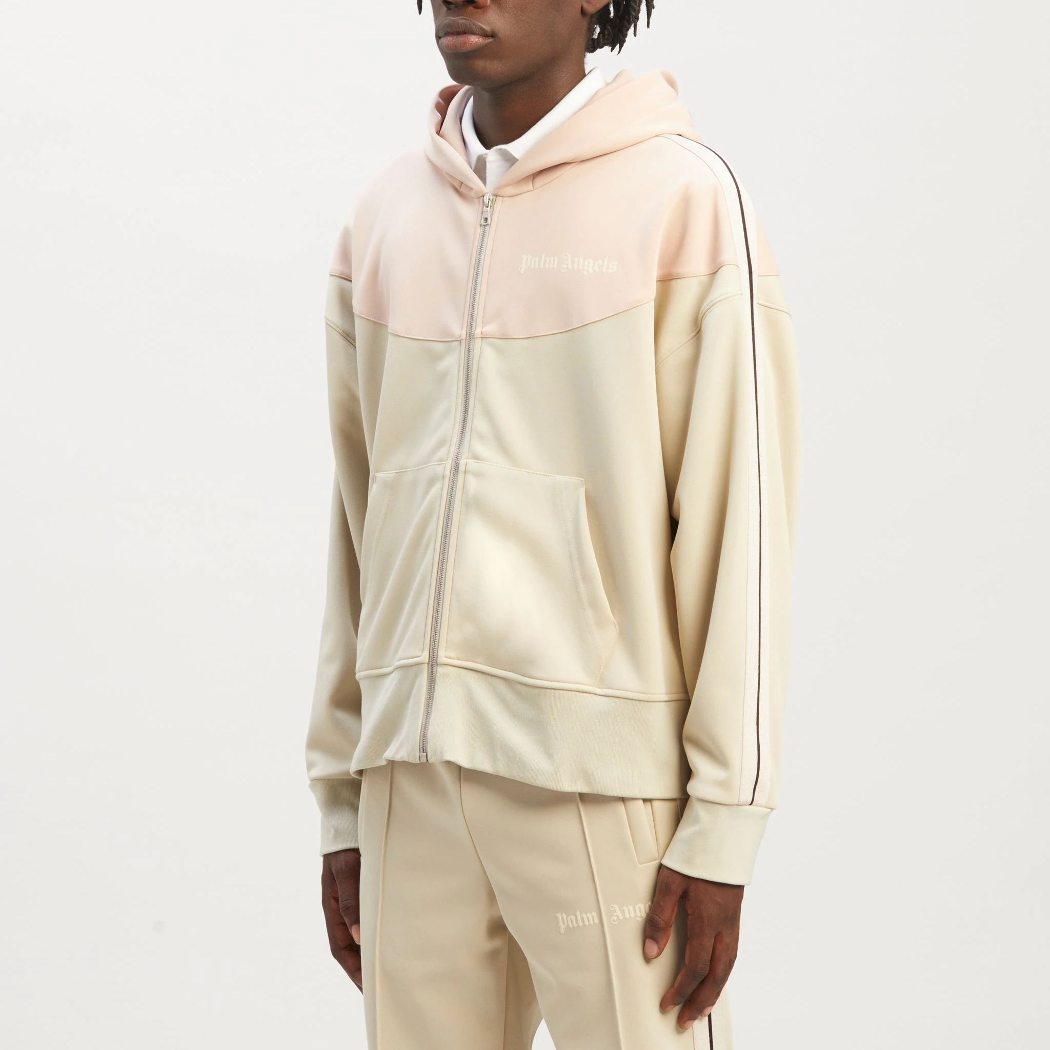 Purchase 팜엔젤스 FW22 베이지 컬러블록 레터 프린트 후드 재킷. PMBD049S23FAB0016134