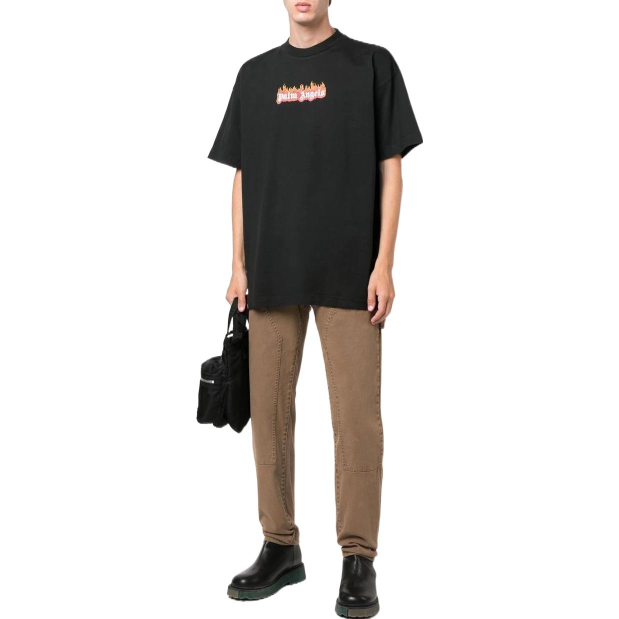 Lookbook 팜엔젤스 FW22 블랙 크루넥 반팔 캐주얼 티셔츠. PMAA072F22JER0041001