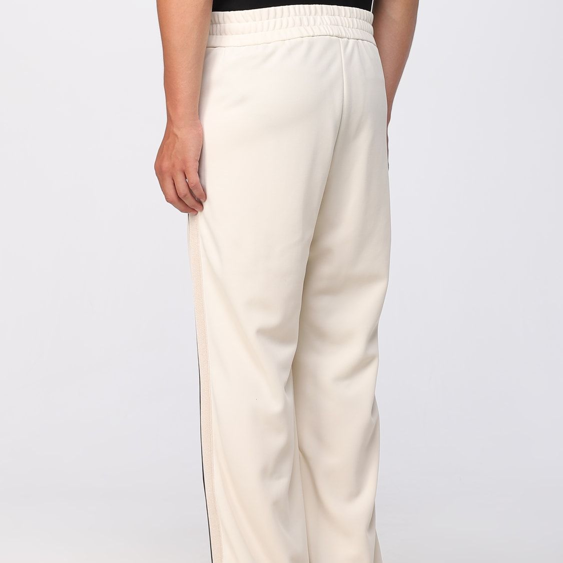 Sizing Palm Angels 男款白色中腰喇叭褲附品牌刺繡徽標。 PMCJ024F23FAB001