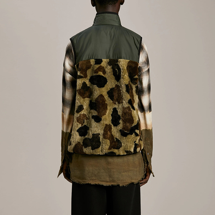 Purchase PALM ANGELS SS21迷彩无袖羊羔绒马甲军绿色​​。 PMEA160S21FAB0015610