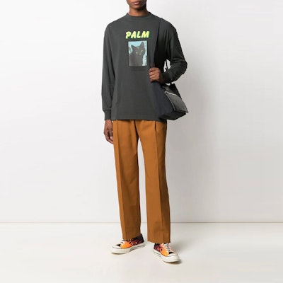 パームエンジェルス SS21 キャット グラフィック フーディ セメントブラック PMAB002R21JER0011018 Lookbook パームエンジェルス SS21 キャット グラフィック フーディ セメントブラック PMAB002R21JER0011018