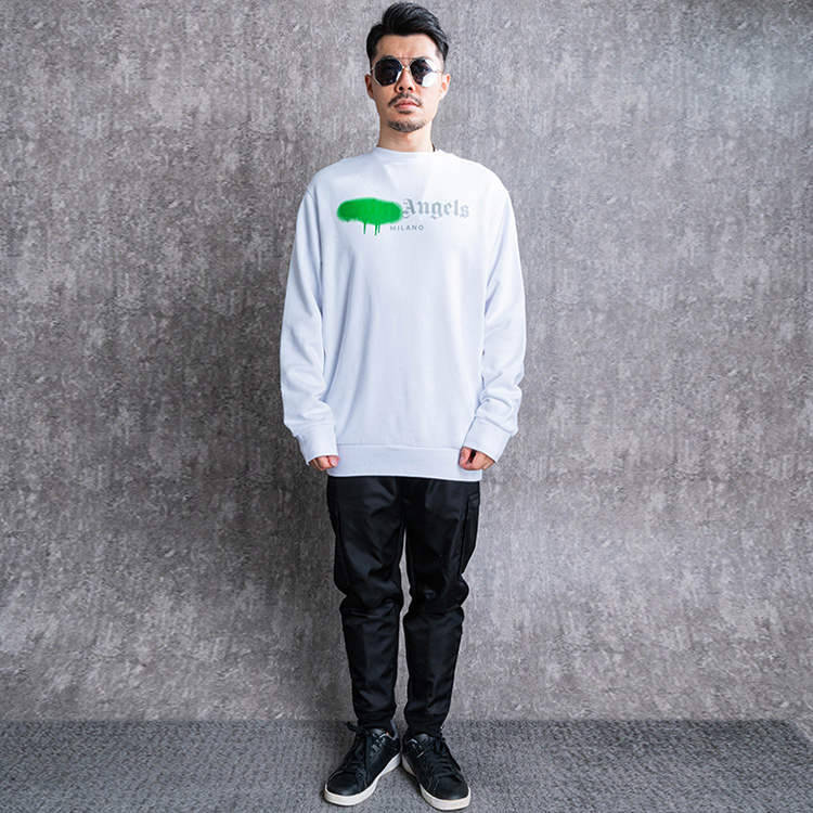 Shop パームエンジェルス SS21 スプレーエフェクトロゴ クルーネックスウェット 白 メンズ PMBA001F20FLE0020155