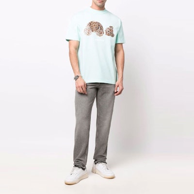 Palm Angels SS22 Kaos Biru dengan Desain Beruang Macan Tutul. PMAA001S22JER0185260 Lookbook Palm Angels SS22 Kaos Biru dengan Desain Beruang Macan Tutul. PMAA001S22JER0185260