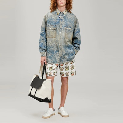 パームエンジェルス SS22 プラントプリント デニム 長袖シャツ ブルー PMYD015S22DEN0024003 Lookbook パームエンジェルス SS22 プラントプリント デニム 長袖シャツ ブルー PMYD015S22DEN0024003