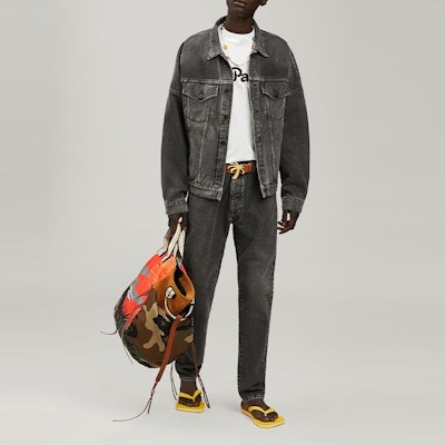 팜엔젤스 SS22 아치 로고 프린트 데님 자켓 블랙 가을 컬렉션. PMYE006C99DEN0011001 Lookbook 팜엔젤스 SS22 아치 로고 프린트 데님 자켓 블랙 가을 컬렉션. PMYE006C99DEN0011001