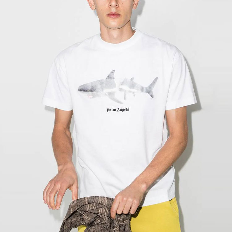 Purchase Camiseta Blanca Palm Angels SS22 con Estampado de Tiburón Crewneck. PMAA001S22JER0110110