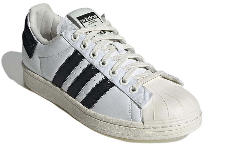 Lookbook 팔리 x 아디다스 슈퍼스타 '클라우드 화이트' GV7615