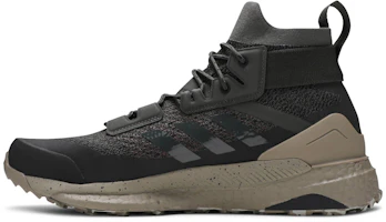 Lookbook adidas Terrex Free Hiker Parley Mk 黑轉化為適合台灣市場的產品名稱會是:adidas Terrex Free Hiker Parley Mk 黑色行山鞋