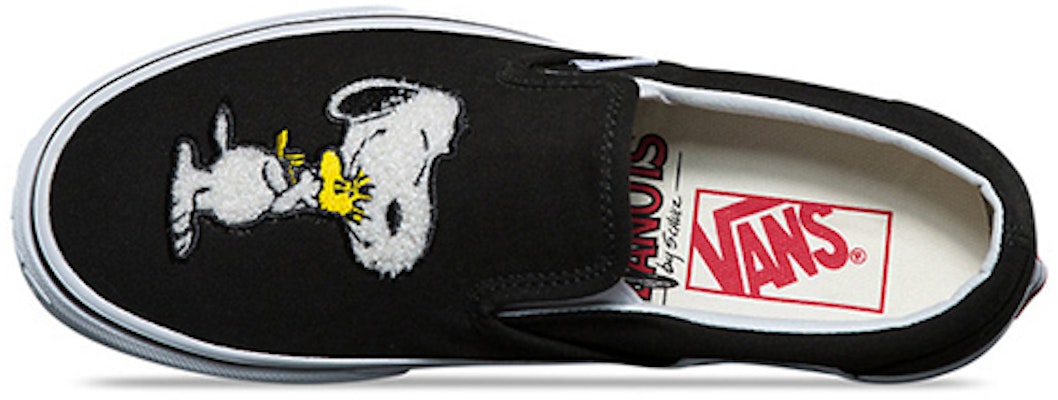 Peanuts x Vans Classic Slip On 'Hitam' VN0A38F7QTZ Shop Peanuts x Vans Classic Slip On 'Hitam' VN0A38F7QTZ