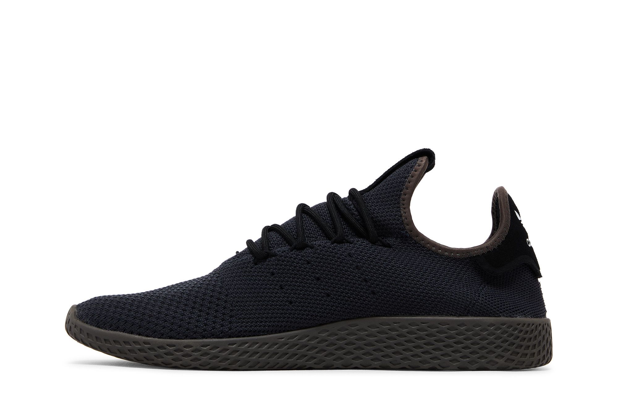 Lookbook ファレル×アディダス Tennis Hu "Cinder Black" GZ9533