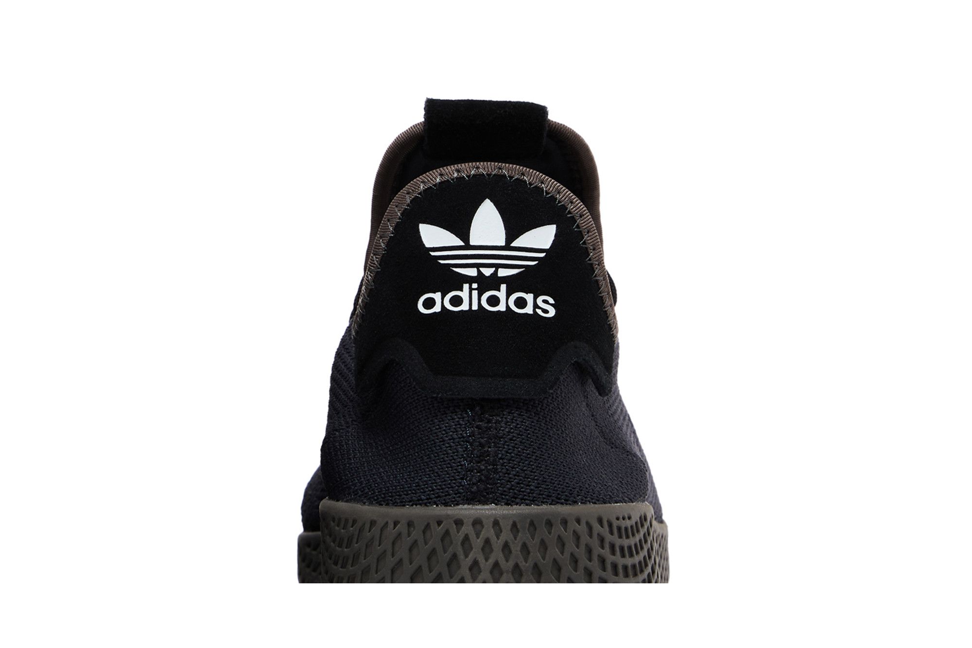 Sizing ファレル×アディダス Tennis Hu "Cinder Black" GZ9533