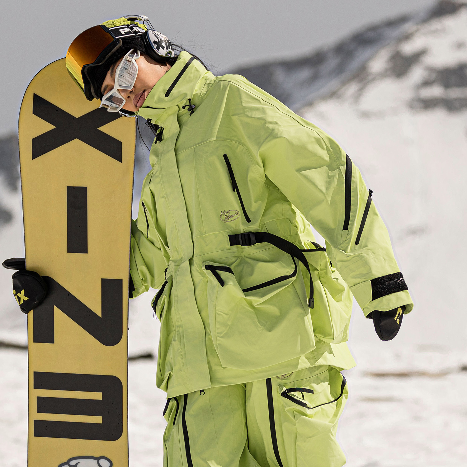 Sizing Chaqueta Snowboard Unisex Impermeable y Transpirable Phenix MISS FW24 - Amarilla. PCKW2WT28