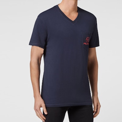 필립 플레인 브이넥 로고 그래픽 프린트 반팔 티셔츠. PAAC-MTK5510-PJO002N-01 Lookbook 필립 플레인 브이넥 로고 그래픽 프린트 반팔 티셔츠. PAAC-MTK5510-PJO002N-01