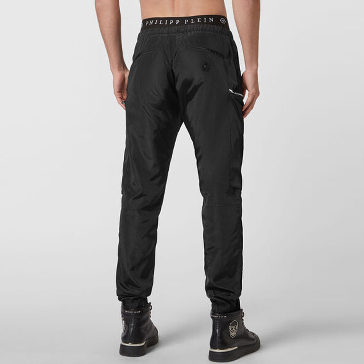 Shop 필립 플레인 FW22 블랙 조거 팬츠 헥사고날 로고와 대형 포켓 디자인 FABC-MRT1149-PNY002N-02