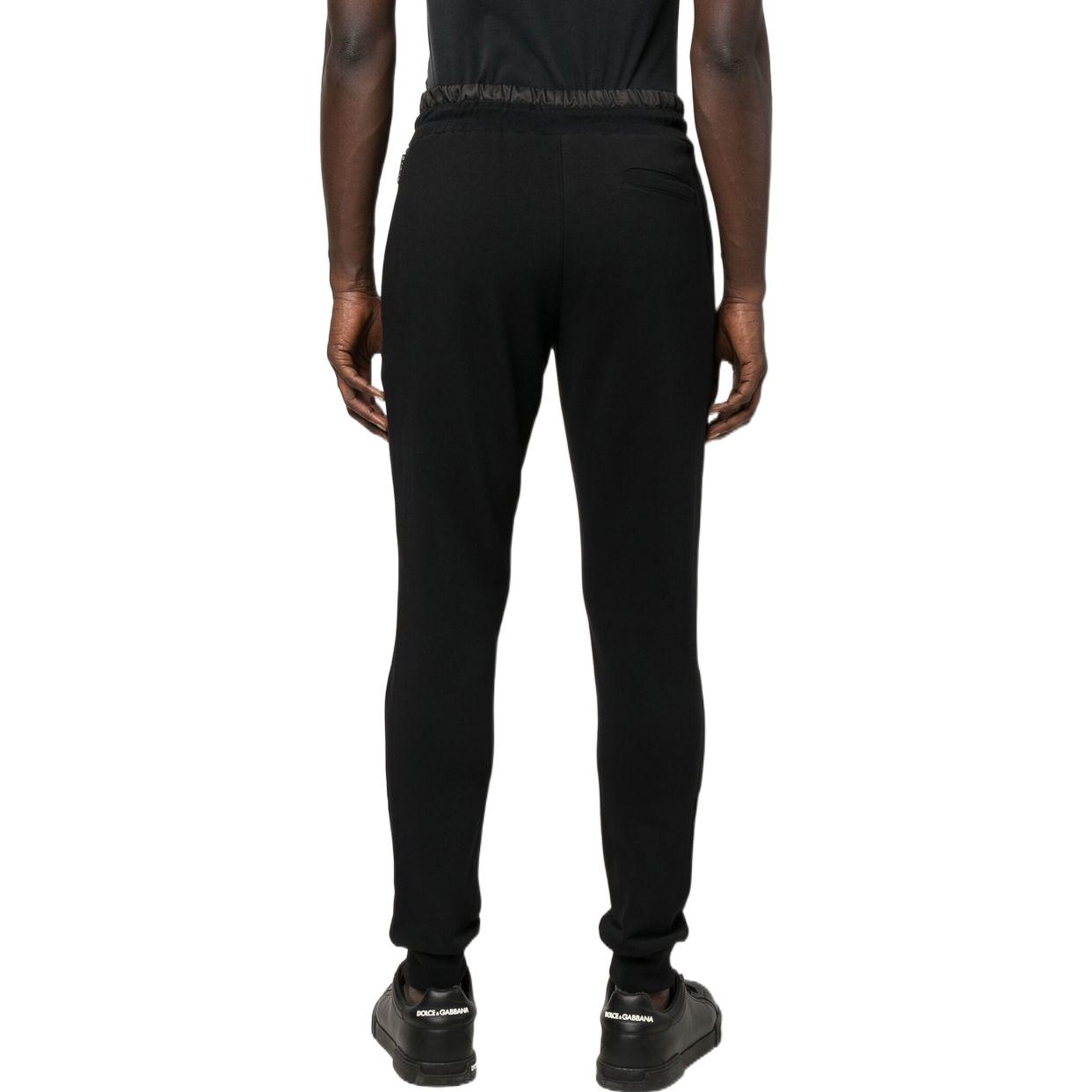 Shop PHILIPP PLEIN FW22 黑色運動長褲，附品牌徽標貼章. FABC-MJT2073-PTE003N-02