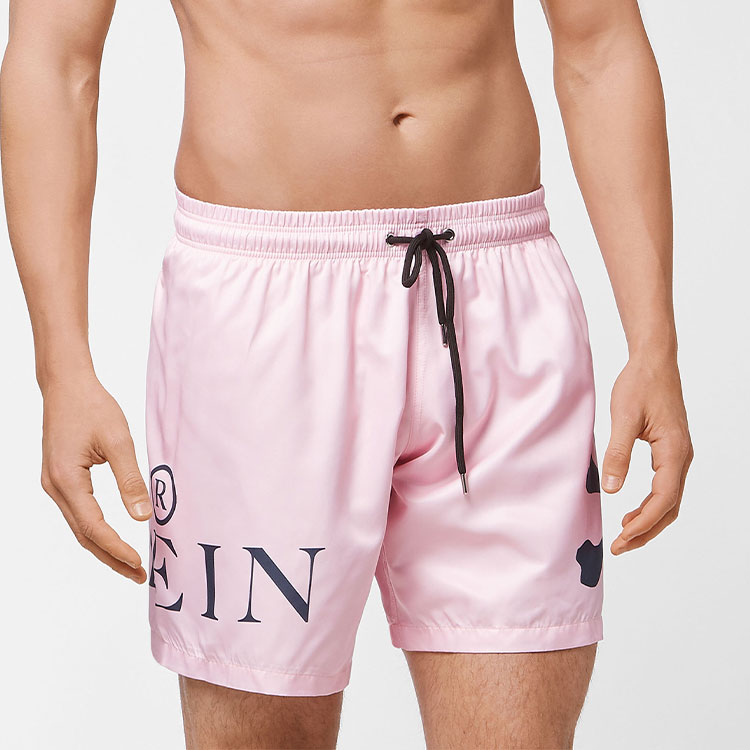 Shop PHILIPP PLEIN FW22 粉紅骷髏印花抽繩休閒短褲. PABC-MMT0312-PTE003N-03