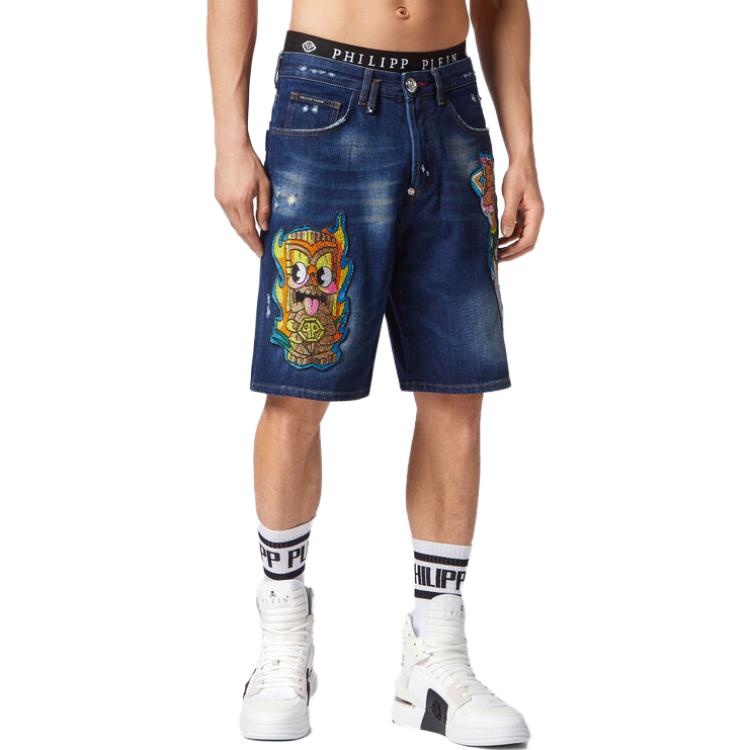 Lookbook PHILIPP PLEIN SS23 Celana Pendek Denim Kasual Biru Patch Kartun. SACC-MDT3418-PDE004N-09GD