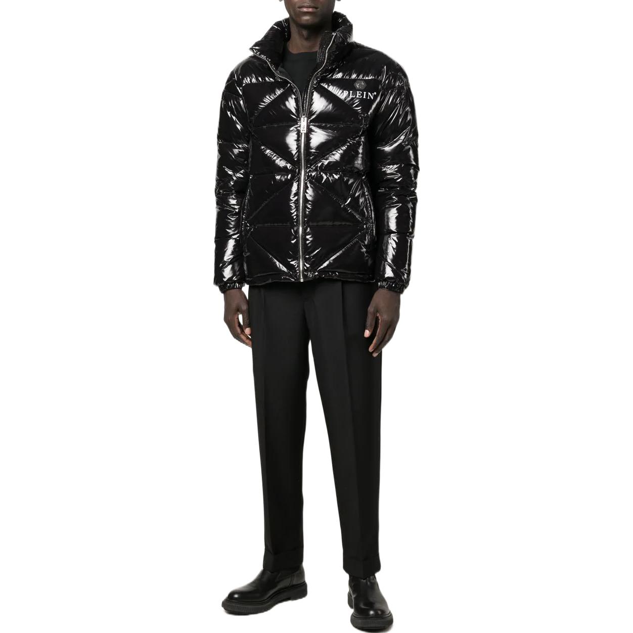 Lookbook フィリッププレイン SS23 グロスレタープリント ハイネックジャケット ブラック アウター FABC-MRB2028-PNY002N-02