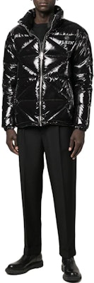 フィリッププレイン SS23 グロスレタープリント ハイネックジャケット ブラック アウター FABC-MRB2028-PNY002N-02 Lookbook フィリッププレイン SS23 グロスレタープリント ハイネックジャケット ブラック アウター FABC-MRB2028-PNY002N-02