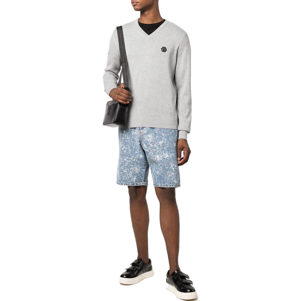 Lookbook PHILIPP PLEIN SS23 灰色V领徽标贴长袖卫衣 PAAC-MKO1103-PKN002N-10