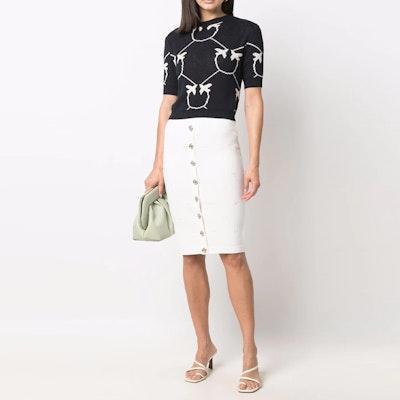 PINKO SS22 白色纯色针织裙带标志与纽扣装饰. 1G1704Y7Z2-Z15 Lookbook PINKO SS22 白色纯色针织裙带标志与纽扣装饰. 1G1704Y7Z2-Z15