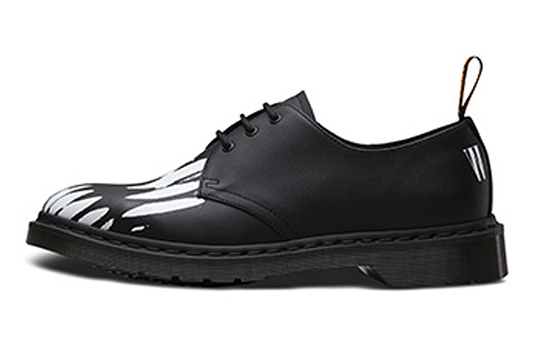 Buy Pleasures x Dr. Martens 1461 'Teeth Backhand' Sepatu Klasik 25222009