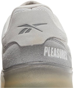 Pleasures x Reebok Club C Legacy zapatillas. GW2639 Sizing Pleasures x Reebok Club C Legacy zapatillas. GW2639