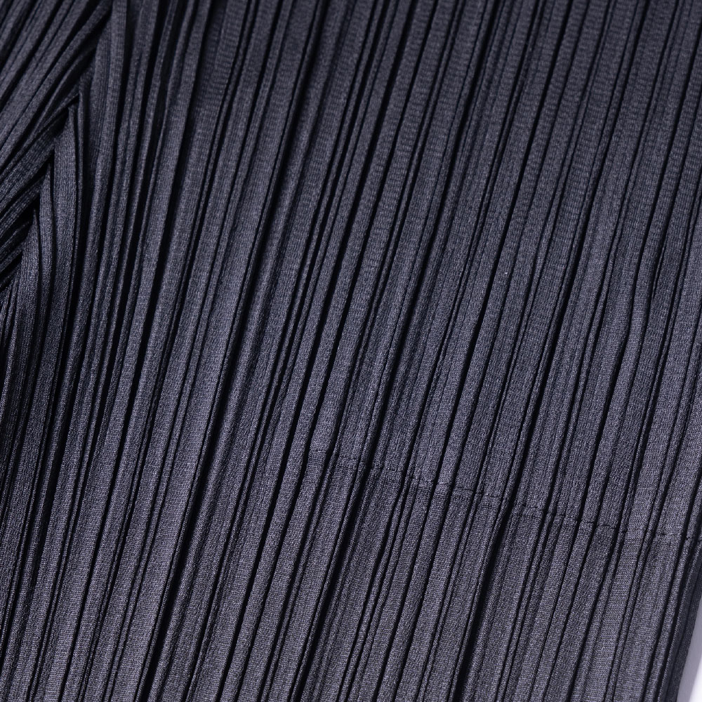 Shop PLEATS PLEASE ISSEY MIYAKE Seluar Hitam Pleated Unisex Fit Santai. PP55JF111-15