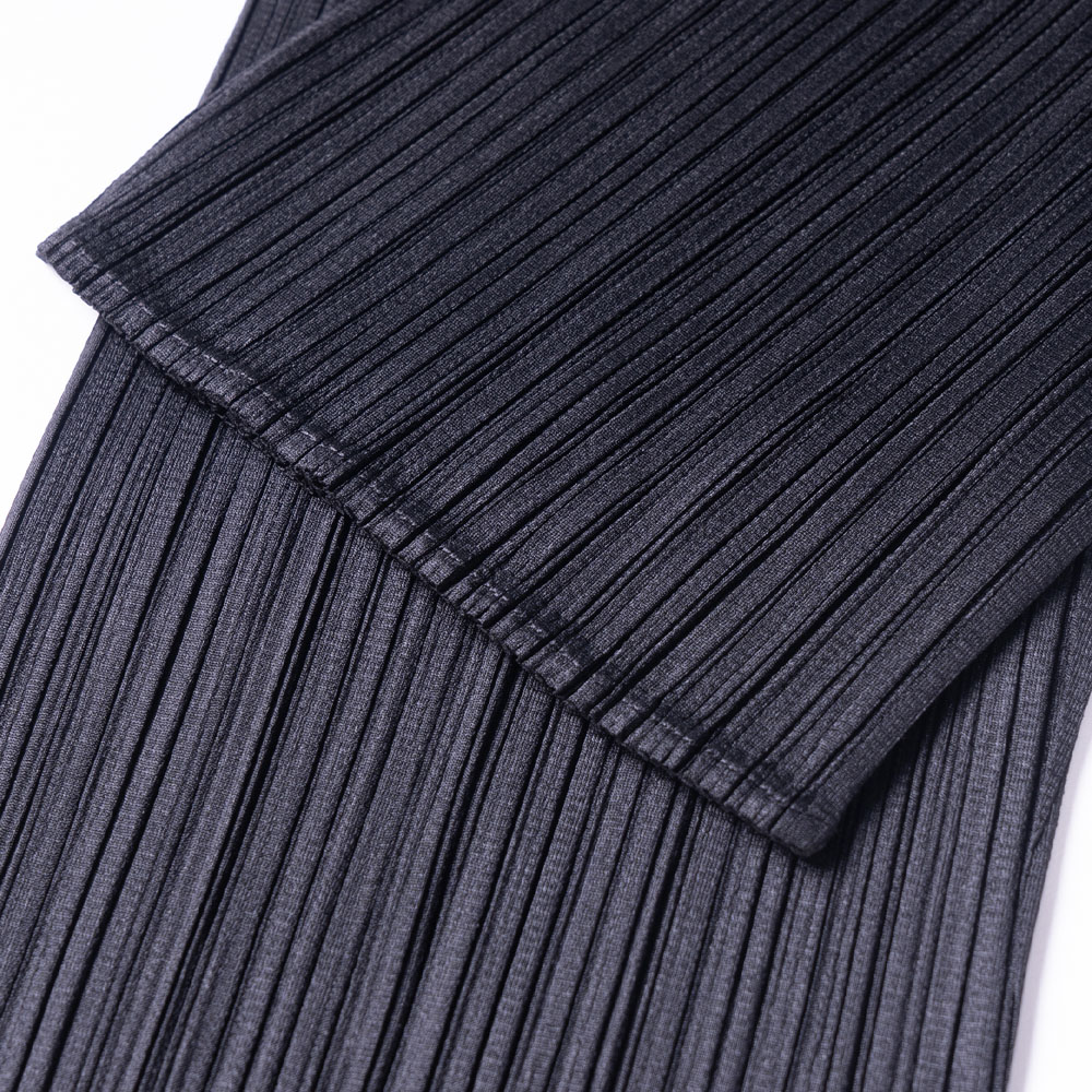 Purchase PLEATS PLEASE ISSEY MIYAKE Seluar Hitam Pleated Unisex Fit Santai. PP55JF111-15