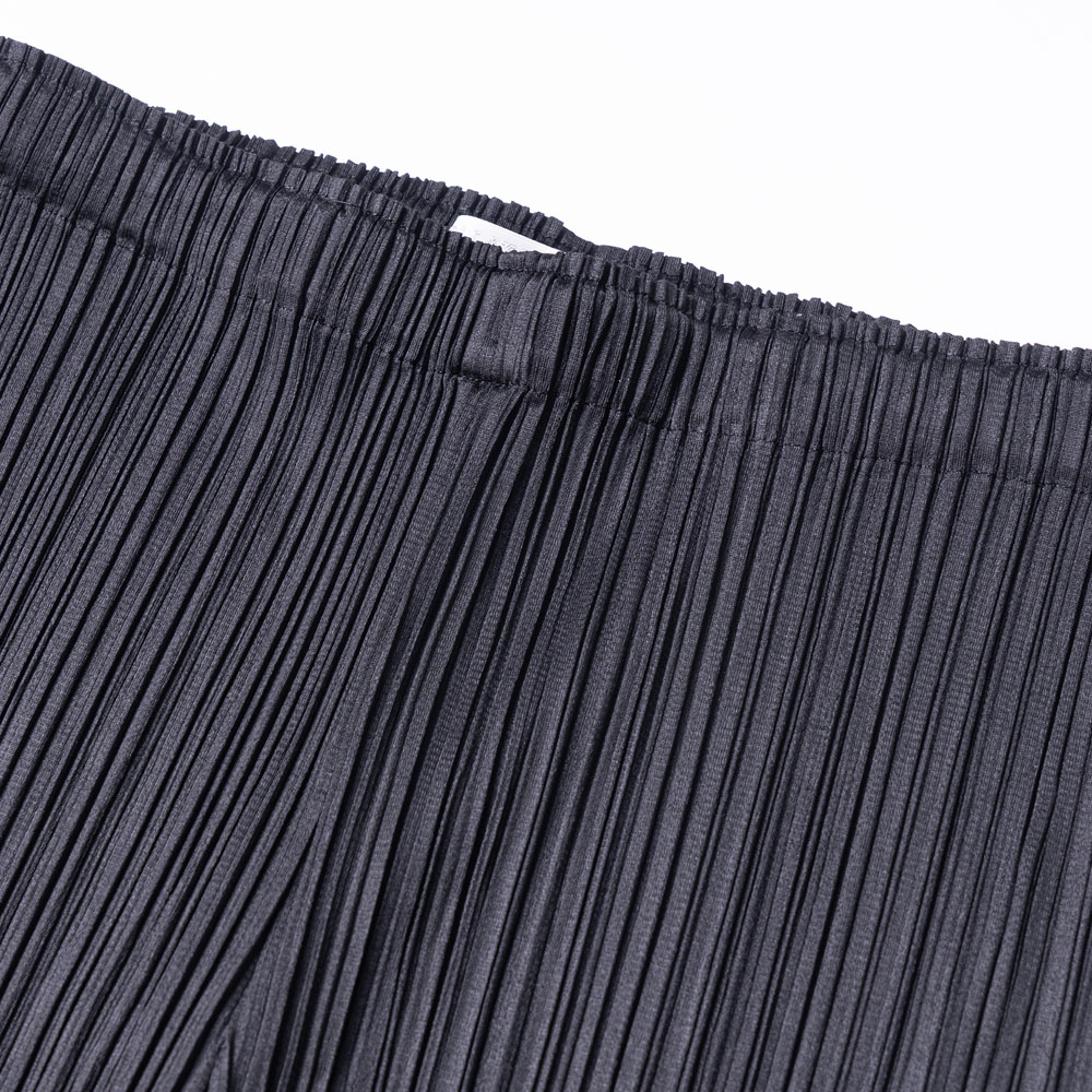 Sizing PLEATS PLEASE ISSEY MIYAKE Seluar Hitam Pleated Unisex Fit Santai. PP55JF111-15