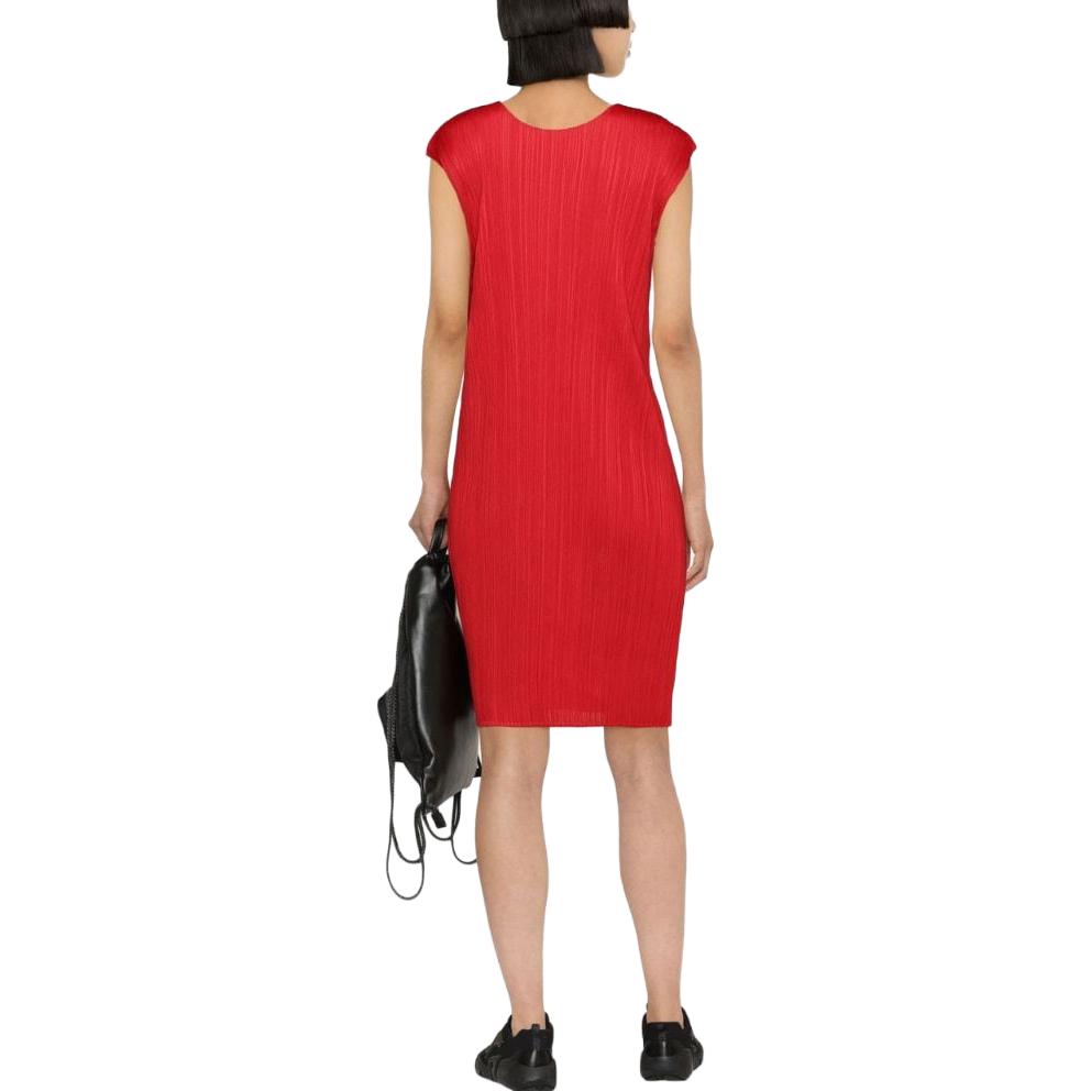 Shop PLEATS PLEASE ISSEY MIYAKE SS23 纯色红色圆领短袖连衣裙 PP28JH809-24