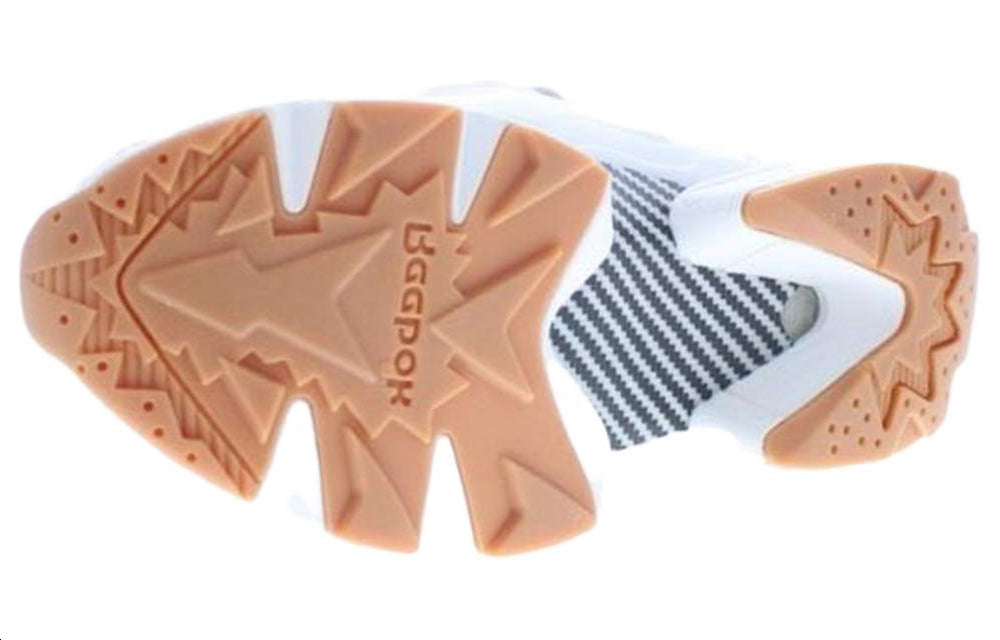 Shop リーボック ポリティクス InstaPump Fury "シアサッカー" AR0494