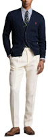 Lookbook Polo Ralph Lauren 海軍藍V領刺繡標誌針織開衫。 710890548-004