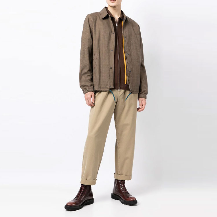 Lookbook Polo Ralph Lauren FW21 卡其色休閒褲附百褶背面翻蓋口袋。 710850209-003