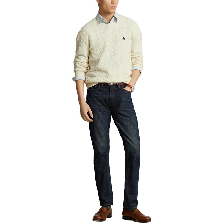 Lookbook 폴로 랄프로렌 FW22 크림 캐시미어 로고 자수 케이블 니트 스웨터. 710876762-010