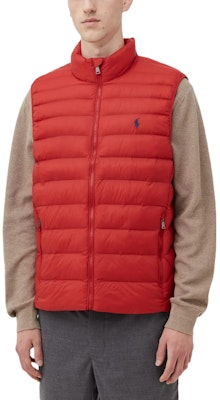 Polo Ralph Lauren FW22 红色立领刺绣标志马甲 710845941-005 Lookbook Polo Ralph Lauren FW22 红色立领刺绣标志马甲 710845941-005