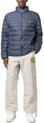 Polo Ralph Lauren FW22 Jaket Pria Logo Biru Berkerah Resleting Stand. 710810897-029 Lookbook Polo Ralph Lauren FW22 Jaket Pria Logo Biru Berkerah Resleting Stand. 710810897-029